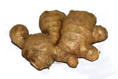 佴