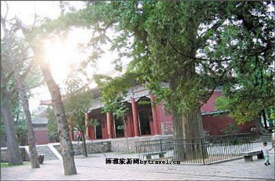 嶥