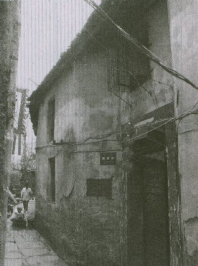 齭